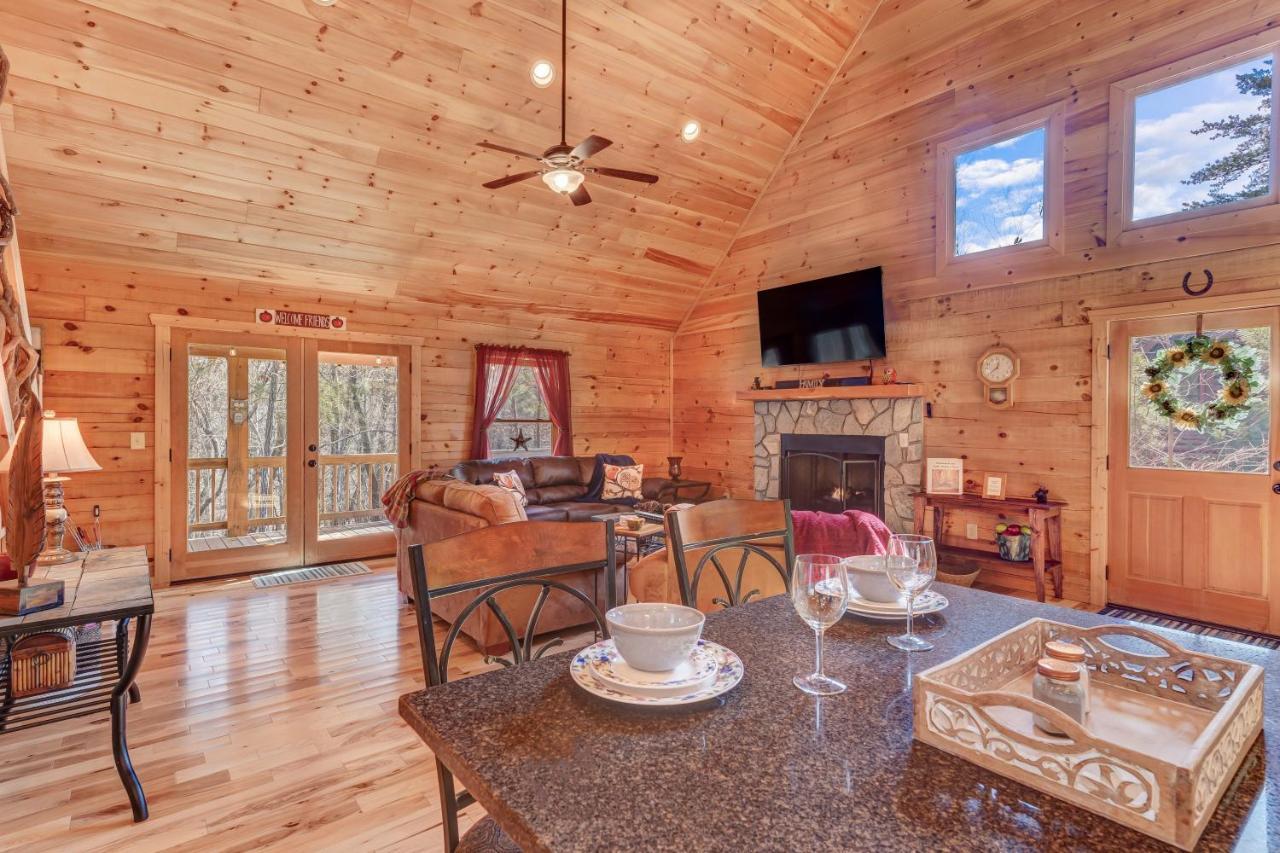 Hot-Tub 6 Seater, Fire-Pit, Master King Bed, Wineries, Pickleball, Resort Amenities Ellijay Exterior foto